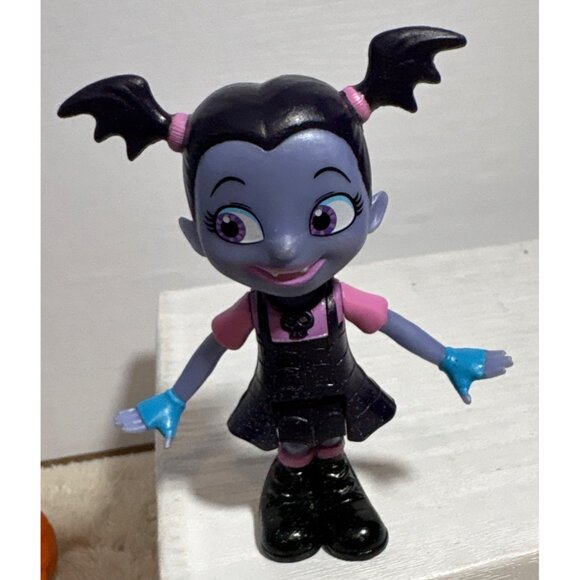 Vampirina Figurines Wolfie Dog, Vamprina, Oxana Hauntley, Bridget Vee Hauntley - Picture 11 of 13